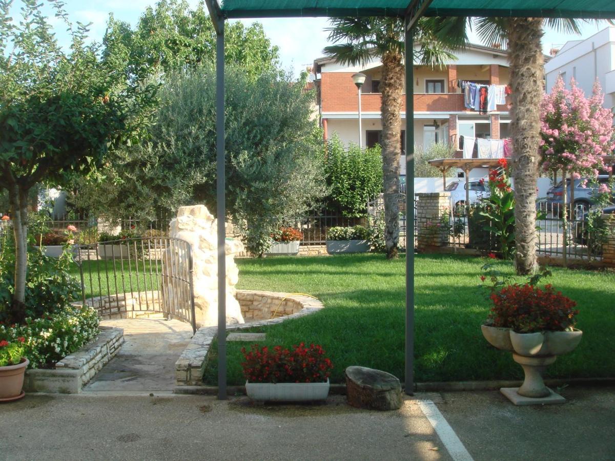Apartments And Rooms Branka Novigrad Istria Exterior foto