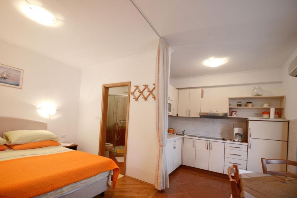 Apartments And Rooms Branka Novigrad Istria Exterior foto